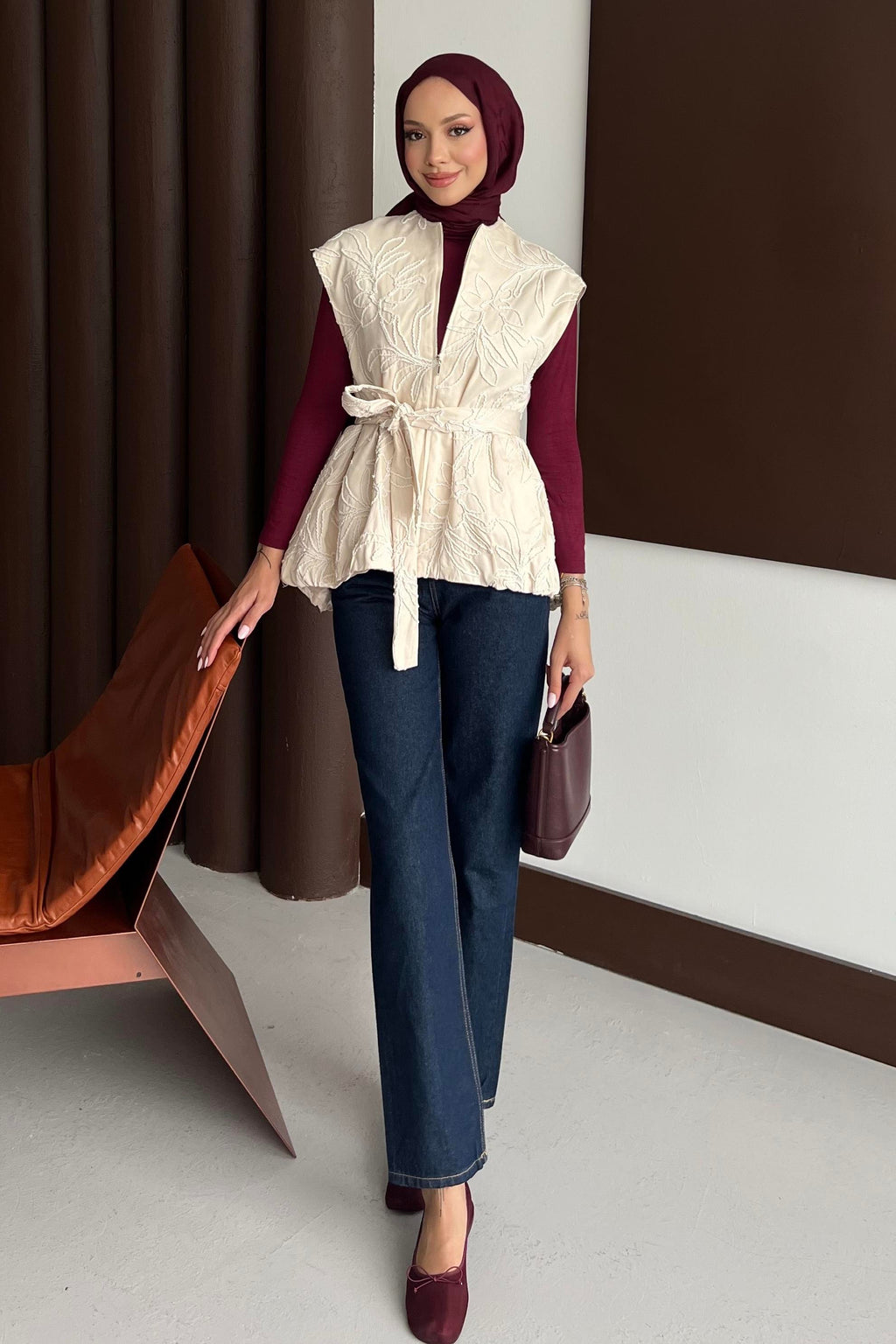 Naila Gabardin-Weste mit Zierstickerei