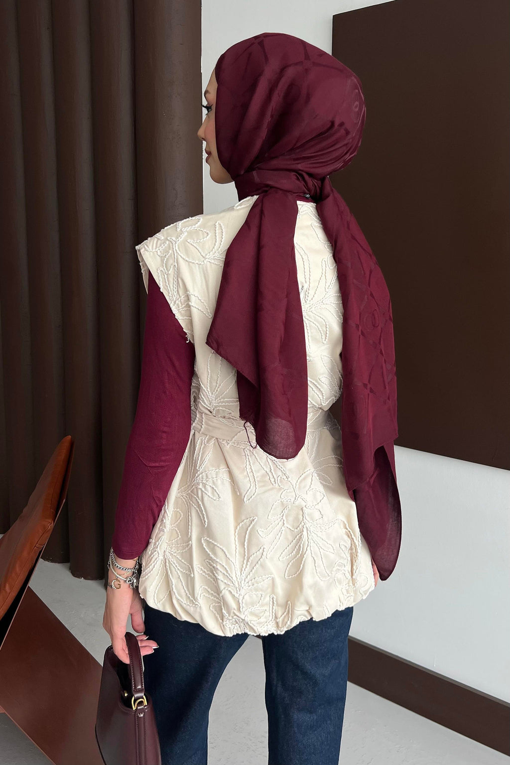 Naila Gabardin-Weste mit Zierstickerei