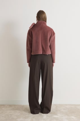 Noelia boxy Faux Fur Jacke mit Schleifendetail