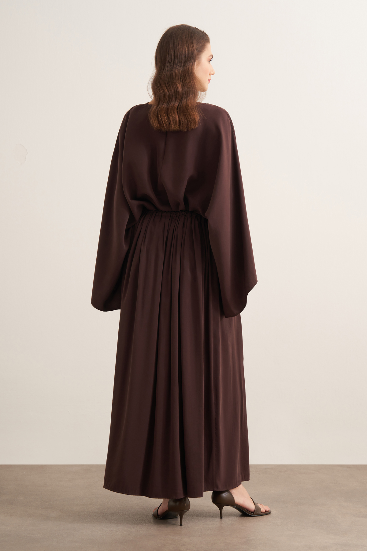 Noor Cupro Set mit gerafftem Rock braun