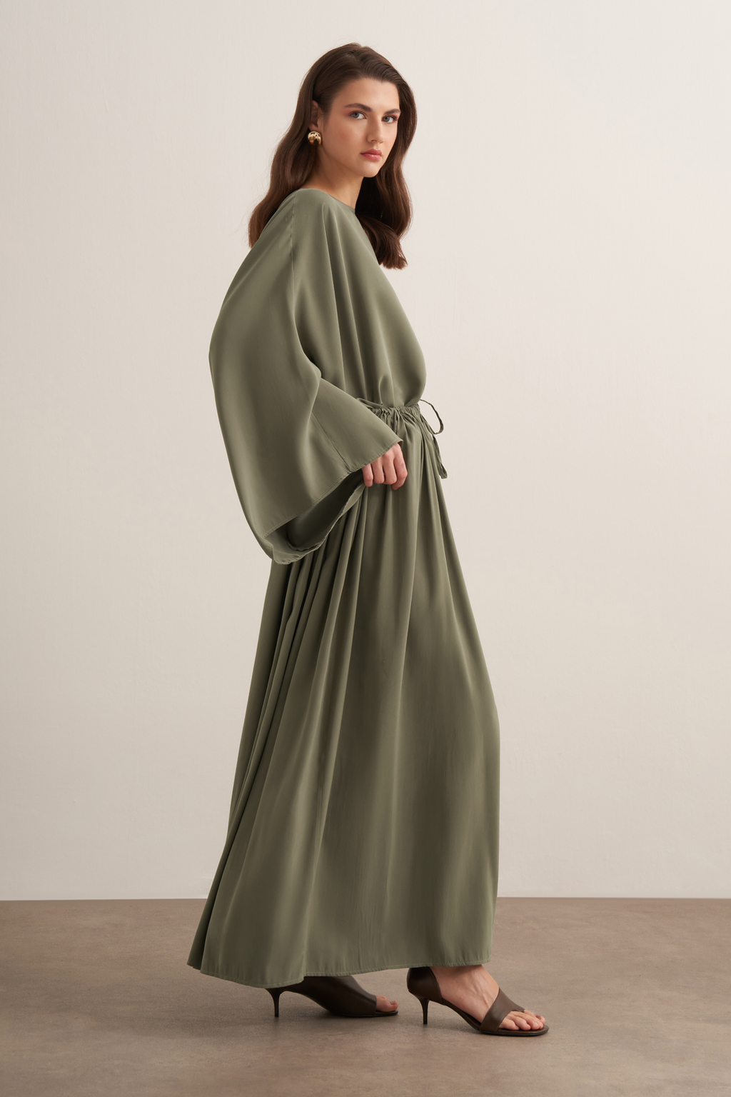 Noor Cupro Set mit gerafftem Rock olive